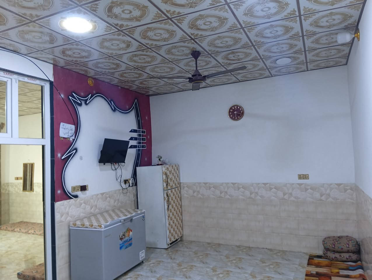السلام عليكم
بيت للبيع طابو سند 25زراعي  مساحته 108متر مفول خير من الله 
يتكون من استقبال 5*4 مطبخ 3.5*2.40 صاله4*6
غرفه5*4حمام منور بيتونه ودرج كامل بيت كامل سيارميك درجه اولى مفول 
بعقوبه المفرك  العثمانيه حجي ناصر شارع ابو جعفر 

الاتصال على هذا الرقم ومتوفر واتساب 
***********

