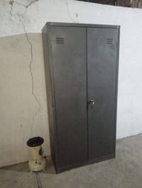 خزانة • للبيع