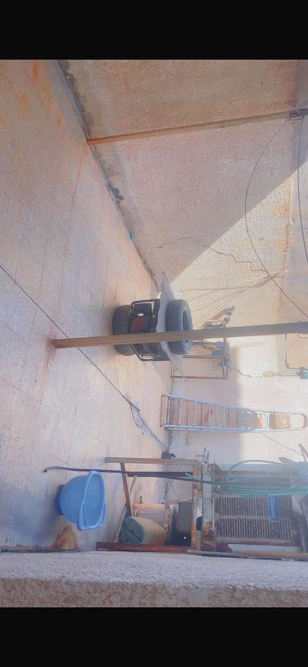 السلام عليكم من رخصه الادمن بيت للبيع مساحة ١٣٩شارع أيوب ابو الجملة مجاور عيادة ابو طيبة سابقاً صنف الأرض مناصفه بأسم الدكتورة انوار البيت يحتوي على غرفتين نوم وحده فوك وحده جوه واستقبال وكراج وترك خلفي كبير
‏السعر 130 (￼***********)
