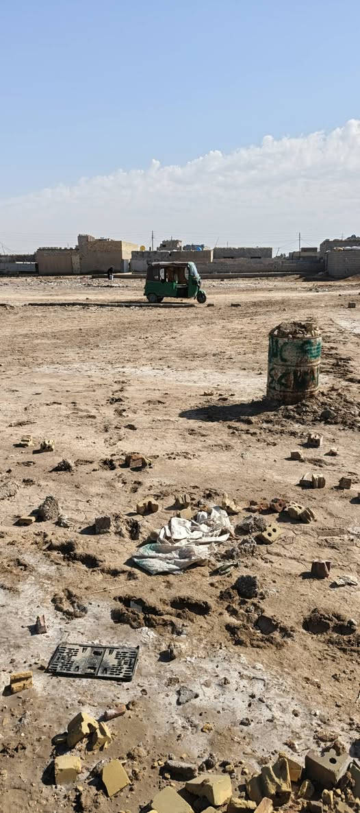 السلام عليكم
قطعة أرض مساحة 200متر مقابيل النازحين خط الثالث 
للاستفسار اتصال ع الرقم ***********
