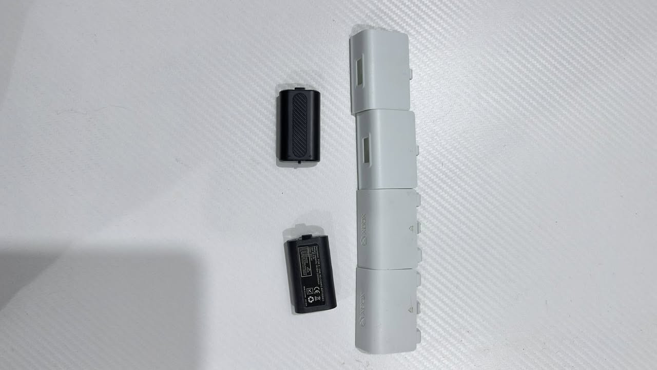 اكسبوكس سيرياس اس
مع هارد خزن مال اكسبوكس 512GB
مع 3 يدات يدتين وايرليس ويدة منهم واير نوعية ممتازة
مع قاعدة يدات للاكسبوكس 
وكيبورد  نوعية ممتازة
مكاني اربيل توصيل ما عندي (التوصيل عالمشتري)
السعر 500 الف كلهم شلع قفلل
اتصال ***********
واتس ***********
