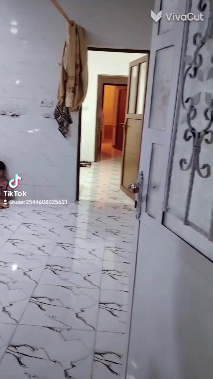 دار للبيع ١٠٠م بيع مستعجل طابو صرف منطقة ٥٥ قرب شارع عشرين الاول يتكون مطبخ وصاله وغرفة نوم ودرج خارج والسطح مشغليه شتايكر السعر ٦٦وبيه مجال للإستفسار الاتصال *********** مراجعة مكتب النيل2 سايدين كوباني
