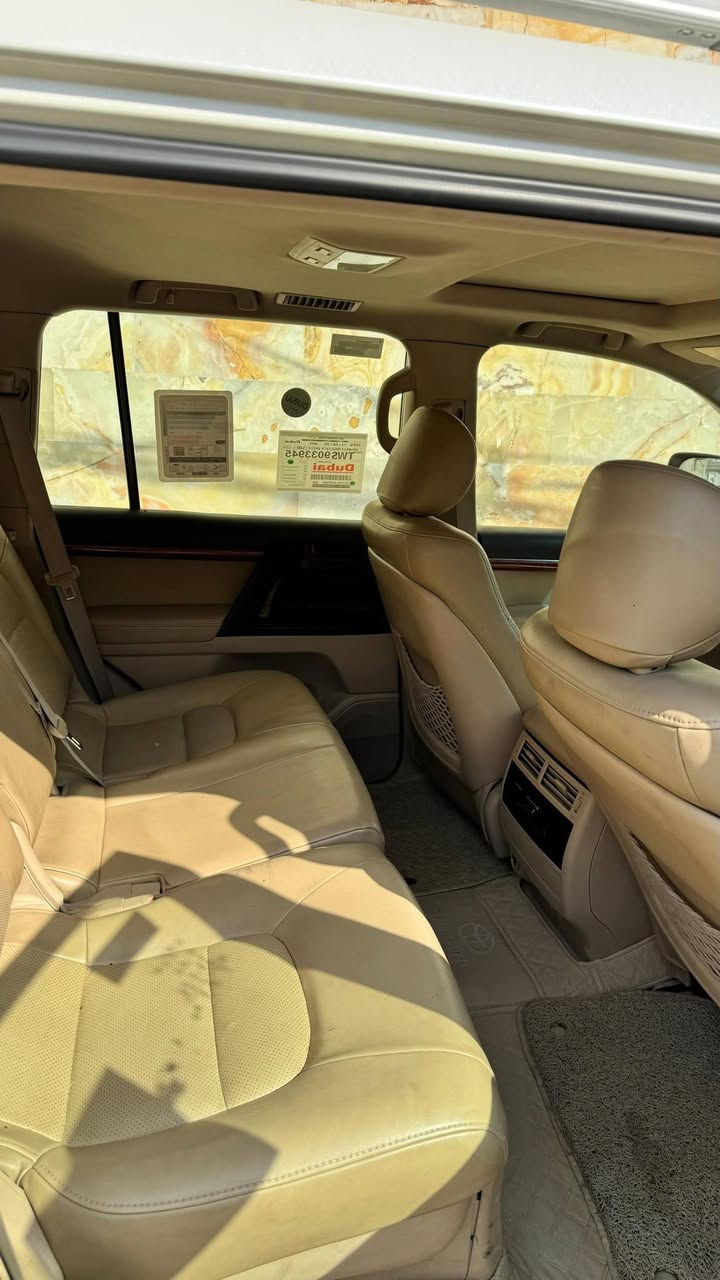 لاندكروز 12 فكسار 4600 8v
بيها قطعتين صبغ باب وجاملغ وبيها مكانات بارد 
ماشية 188 سياره نضيفه جدآ مسويلها سيرفس كامل
تخم تاير جديد باسمي تحويل مباشر مكاني النجف السعر 310 بيها مجال للشراي الاستفسار رقم ***********
