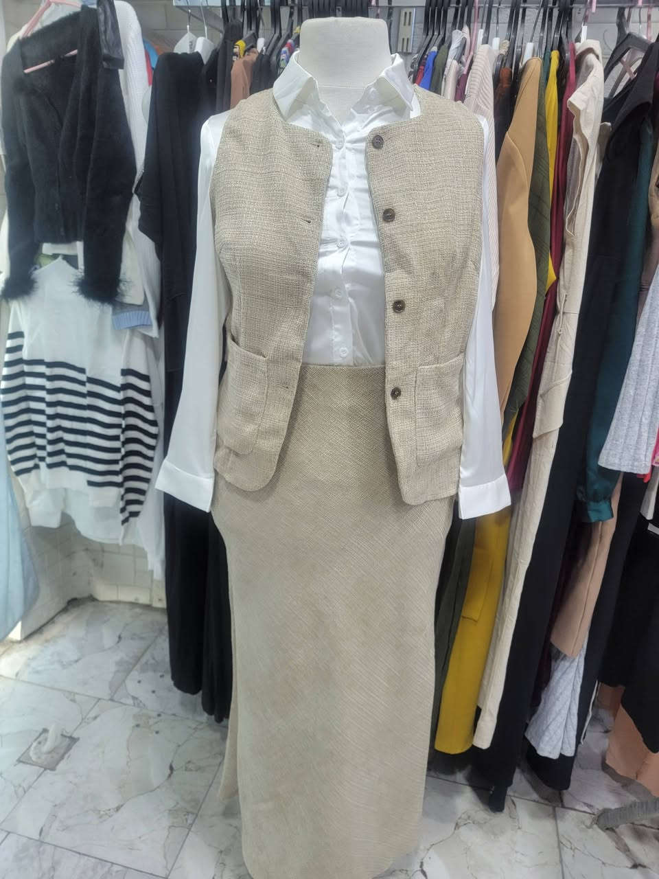 عندي تصفيه محل خياطه مجموعه اقمشه  قديفه 
كشميرات فيزون ستن موهير  كنتاكي  ٢٨ قطعه للبيع  سحابات ابكار حجم كبير ميلكانه سفنج قياس ٤٤ مالت فصال سعره ٨٠ ميلكانات بلاستك للعرض ٢٠مكاني  نجف للاستفسار ***********
