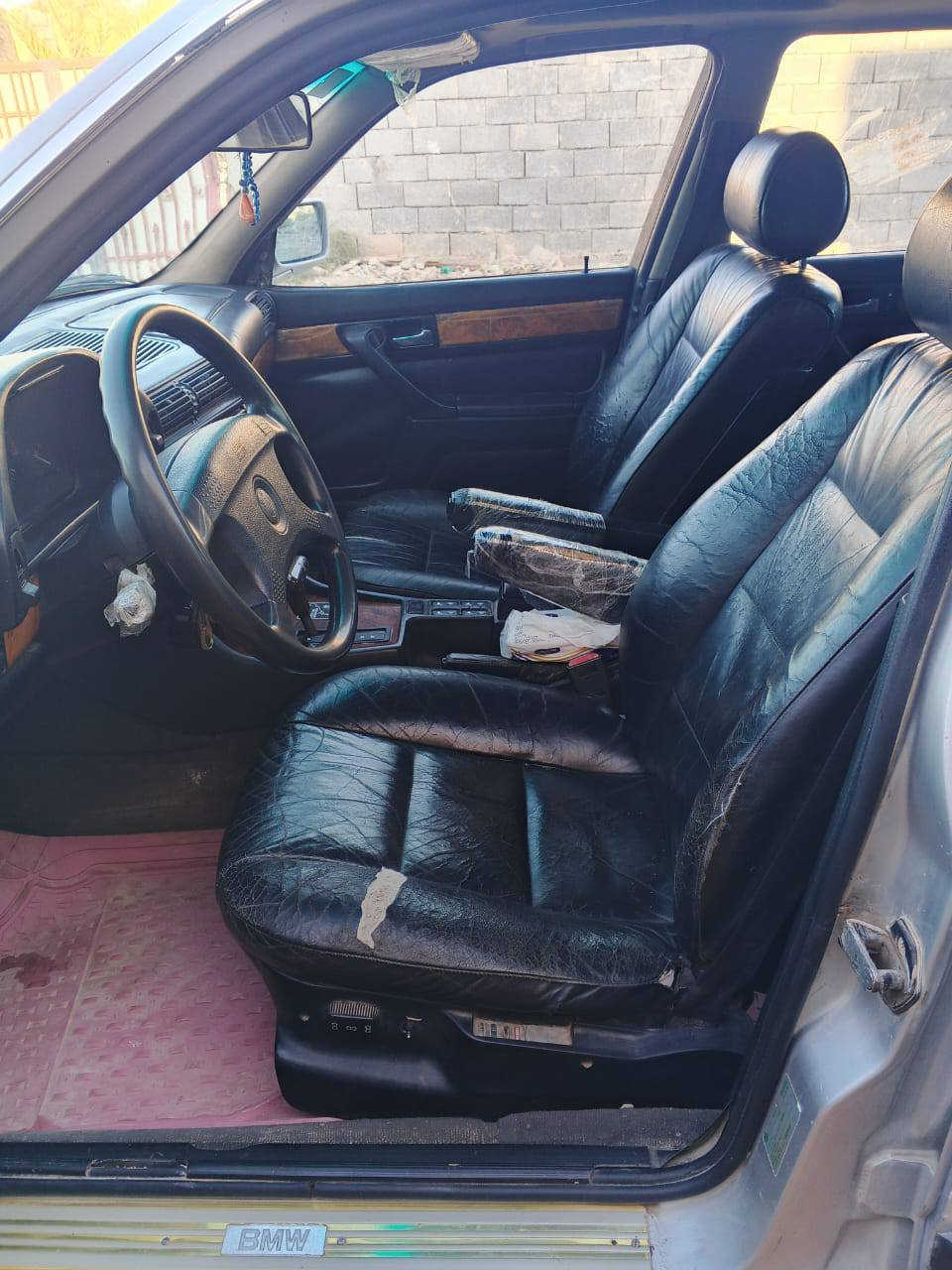 السلام عليكم بي ام 750 موديل 92 رقم بغداد خصوصي بس المكينه 35و الگير 750بلادي مال گصه ودبل جامه ودبل إرباك حداده الصدر امامي خلفي جديد وتخم تأير جديد السيارة بااسمي  وتحويل ثاني يوم السعر 55 وبيها مجال للأستفسار اتصل ع هذا رقم‏‪***********‬‏
