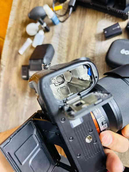 كامرة سوني a73 الغنية عن التعريف ذو اطار كامل بدقة 24 ميغا بكسل . خصائص فيديو 4kUHD 30p بدقة s log3
_____
عدسة ٥٠- ١.٢ فول hd
وعدسة ٢٨-٧٠ المميزة
فلاش كامرة TT520 من شركة كودكس
سماعة من شركة كودكس واللاقطة
جنطة ضهر ممتازة 
فلاش لد -واضائتين ممتازه 
اداوات تنضيف مجانية للكامرة والعدسات 
مع ٢ ستاند 
نضيفة جدا 👆🏼

السعر 2,500
***********
