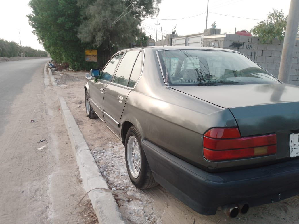 سلام عليكم بي ام  موديل 91سياره كامله رقمها ذي قار مشروع وطني سنويه منتهيه راعيها يمي شوكت ما تردين يحول 
السعر 35وبيها مجال مكاني بصره ام قصر ***********
