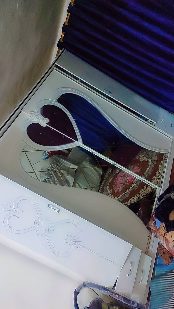 السلام عليكم غرفه للبيع السعر 250 لاستفسار على هذا الرقم ***********
