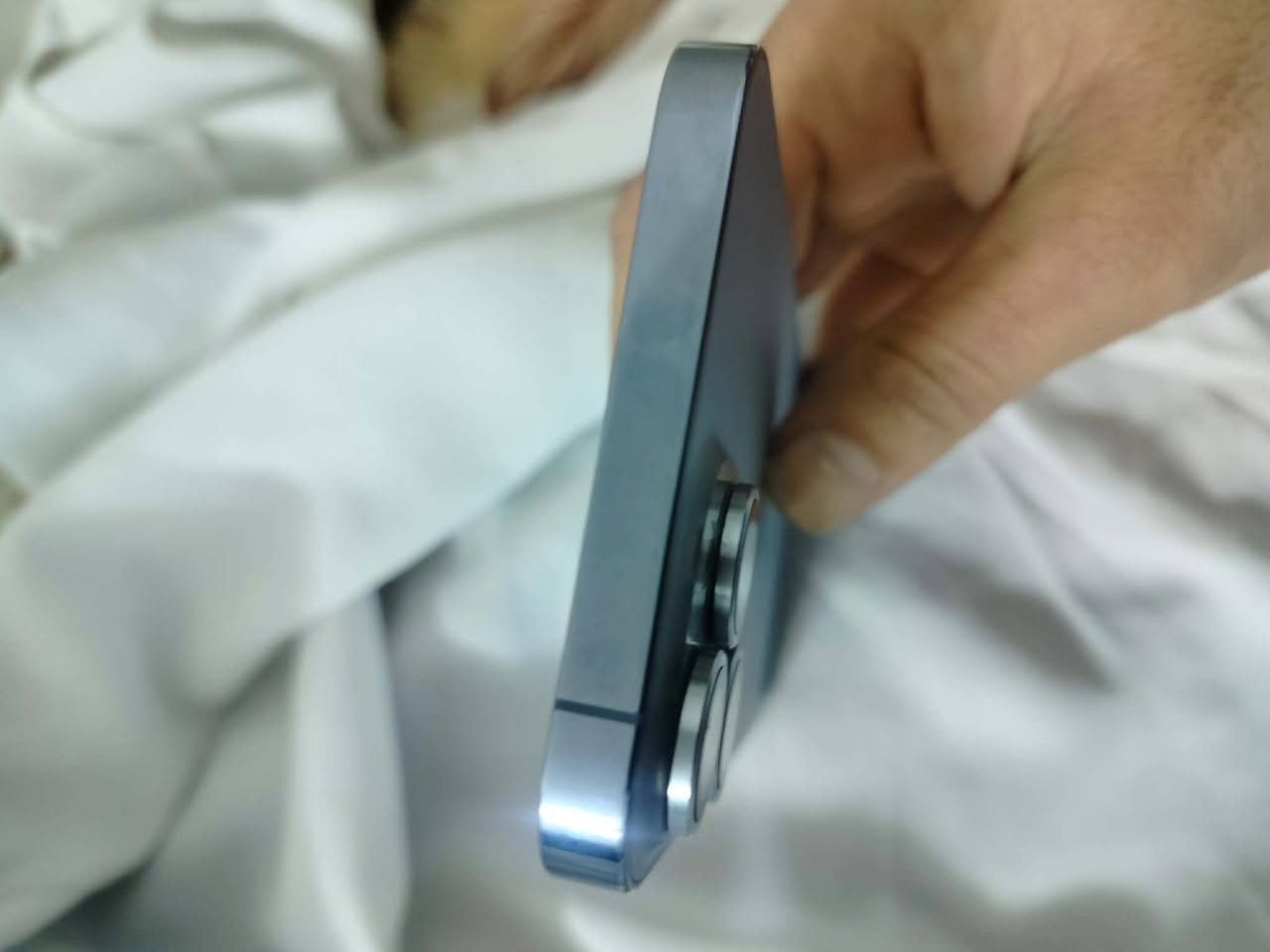 ايفون 13 برو ماكس اوربي 
نموذج ML
بطارية 80%
ذاكرة 256
تك سيم 
جهاز نظافة 100% 
بي خلل بلشاشة مثل مايبين مايأثر ع الاستخدام
مكاني موصل ايسر ادفع سعر.


**إذا كنت صاحب هذا الإعلان وتريد حذفه لأي سبب، رجاءا أرسل رسالة إلى الدعم الفني**