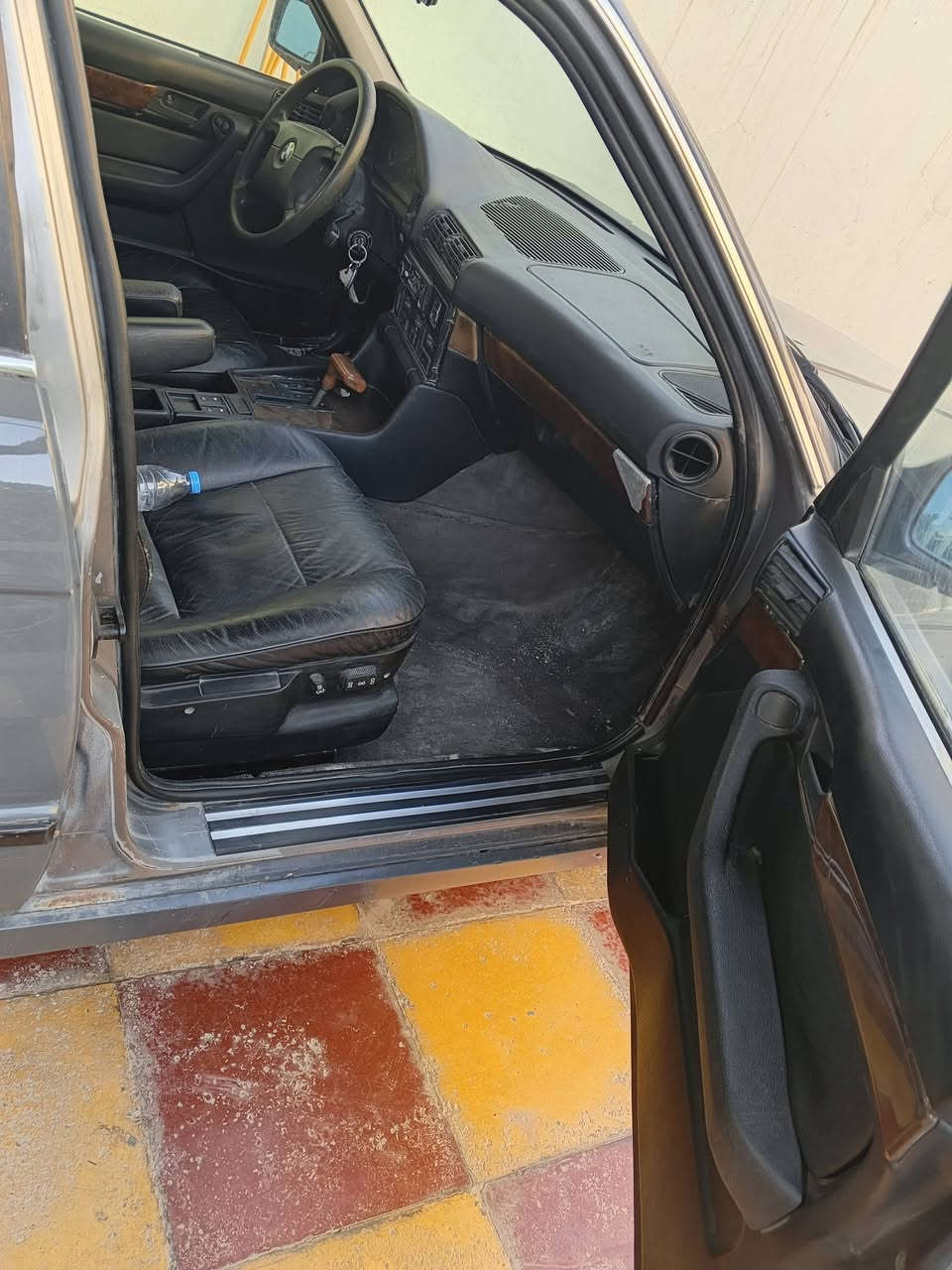 السلام عليكم
Bmw 525i السيارة نضيفة وبدون ضربة بس بيها خياس قليل ومصلح موديل 92 محدث غرفة جديده مال 95 ومصبوغة جديد كير ومكينه مبدلات جدد حداديه اماميه مسويها قبل شهرين زوج تاير امامي هم شادلها والخلفي 90 بالميه السيارة معمرة جديد نواقصها بس الحداديه الخلفيه تخم دبل جديد تبريد مايشتغل 
السعر 52 وبيها مجال
مكان حله /***********
