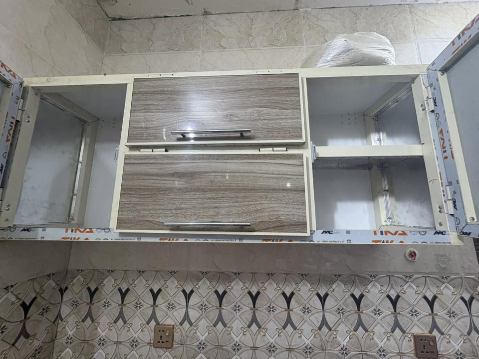 السلام عليكم كاونتر تفصال جديد حيل متر ونص ب متر ونص ويا مرمرايه مال السنك حطاطه  طباخ نضافته ٧٠ بالميه وياهن هاذه الميز كلهن ب ٣٠٠ ألف *********** بغداد أبي غريب
