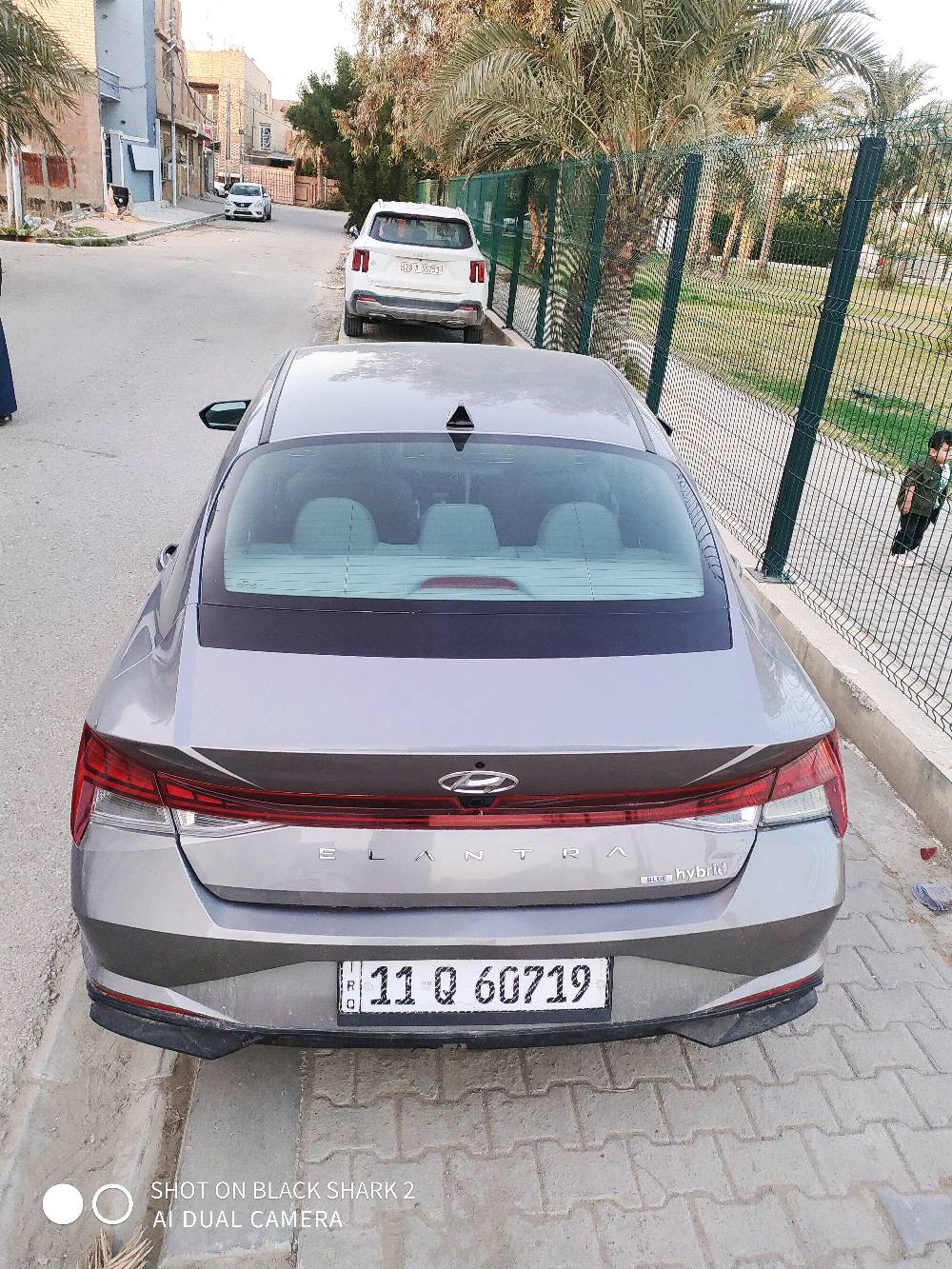 سيارة هيونداي إلنترا هايبرد للبيع، بحالة ممتازة. موفرة للوقود بفضل نظام الهايبرد. اللون رمادي مع تصميم حديث وجذاب. السيارة مزودة بتجهيزات أنيقة ومريحة من الداخل، بما في ذلك شاشة تحكم كبيرة وسهلة الاستخدام.