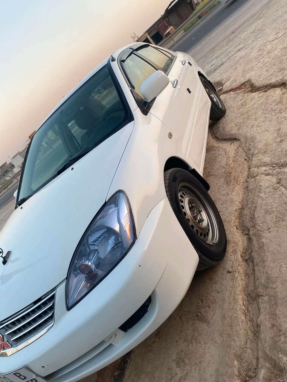 سلام عليكم لانسر 2006صبغ عام جماليه بدون ضرر ياباني اصلي رقم بغداد دولي بأسمي هزه جديده سنويه ما نافذه سياره جاهزه شاشه وكامره وداخل صاج صدر امامي خلفي جديد تخم تاير جديد تبريد ثلج❄️ تدفئه شغاله كهربائيات كلها شغاله منضومه زنون عالي ناصي السعر 65 وبيها مجال العنوان ديالى كنعان الرقم ***********

