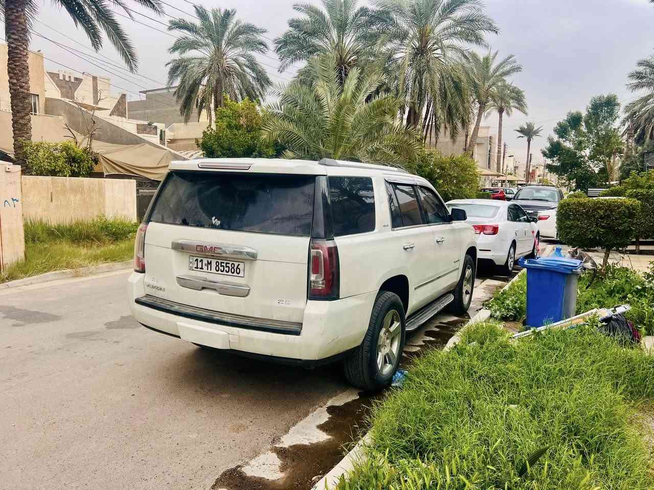 جي ام سي يوكن 2015  
رقم بغداد الجديد بأسمي شخصيا 
مكينة V8 5300 بانزين عادي 
مصبوغة عام بسعر مناسب 255 
المواصفات 
بصمة تشغيل +ابواب
نظام eco
رادار امامي
رادارات مري 
تنبية تصادم امامي 
نظام تنبية خروج عن المسار 
حساسات اماميه
حساسات خلفية
كامرة خلفية
شاشة كبيره + قاصه
كشن تنبية السائق
كشنات كهرباء تدفئة تبريد
كشنات خزن ميموري
جنطه كهرباء
ستيرن كهرباء
تدفئة ستيرن
ويل 20  كروم 
كير مكينة كفالة ما مفتوحات  صدر تبريد تدفئه كله فول .. . 
ماكو اي كلًوب( عطل )  بالدشبول مشتغل  بيهه .  
كاملة السياره بدون نقص  
شغل و اطلع ترايك من بغداد للسعوديه للعمره 
حادثه طخطخات بسيطه بدون دواخل بدون لغد بدون شاصي ايرباك برده 
صبغ عام السياره . 
اخوان السياره جاهزه للاخير  نقص 
برغي ما بيههً و بالحقيقه احلا من الصور 
السعر 255 ورقه 
مكان بغداد حي الخضراء 
***********واتس اب
