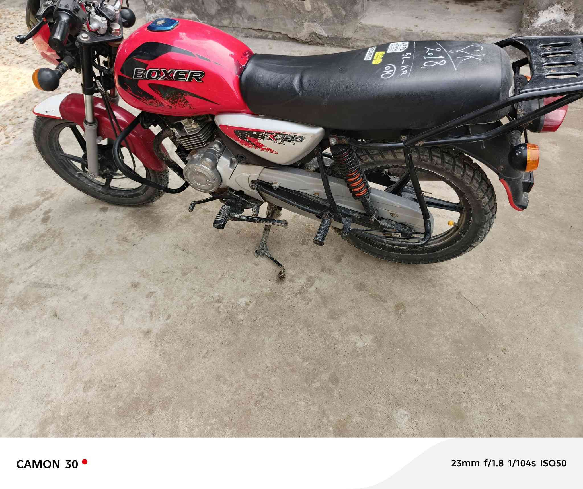 السلام عليكم دراجه بوكسر موديل 18 أوراق أصولي كهربائيات كامله ما بيهن نقص المحرك مفتوح مكاني الحمزة الغربي السعر 850 وبيها مجال حك الجيه وهذا رقمي ***********بي واتساب
