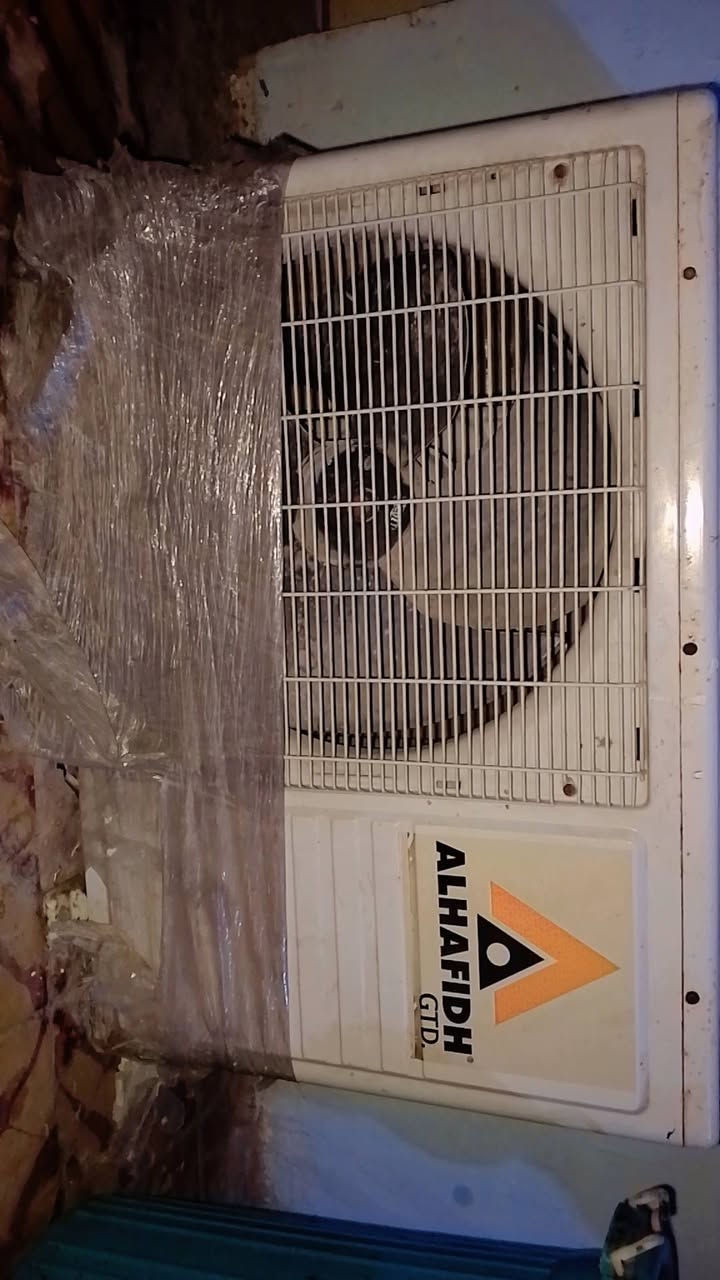 السلام عليكم سبلت الحافظ 2طن مستعمل بس بعده جديد هذا لافه بسلفون نايلون نقصه بس بواري فقط 

السعر 400 الف

الإستفسار على هذا رقم (***********) بيه واتساب
