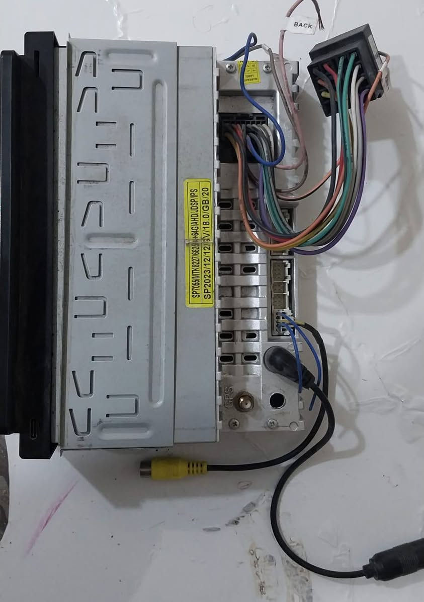 السلام عليكم
شاشة ترهم على اغلب انواع السيارات 
مستعملة قليل جدا 
السعر 💲75 وبيها مجال 
للتواصل ***********
