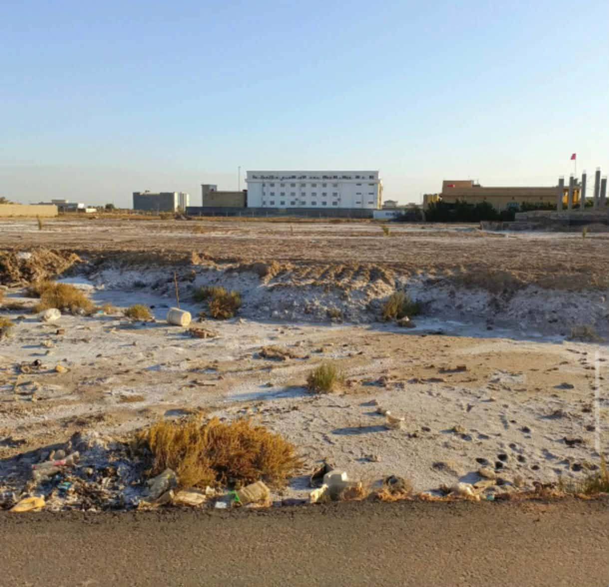 سلام عليكم
ارض زراعي 350 م سند 25 
بالقرب من جامعت الصادق شارع تبليط عليه بالقرب من شارع لعام سعر كلش مناسب ***********
