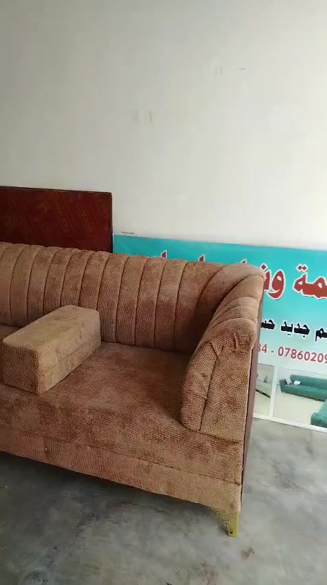 ديوان حطاطة للبيع السعر 700الف وبي مجال مكاني هيت شارع مركز الشباب ***********
