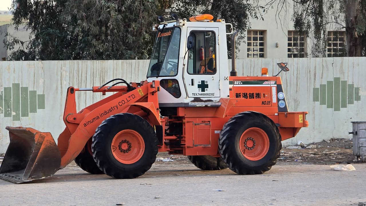 السلام عليكم ورحمه الله وبركاته
كاوسكي حجم 50 ZA دخول جديد وارد اليابان 🇯🇵
محرك كمنز 4 سندر سوبر كير ميكانيكي 3 نمر
مكفول كفاله عامه مكينه جاهزه لعمل 
مكانه بل نجف الشراي يتصل ***********
