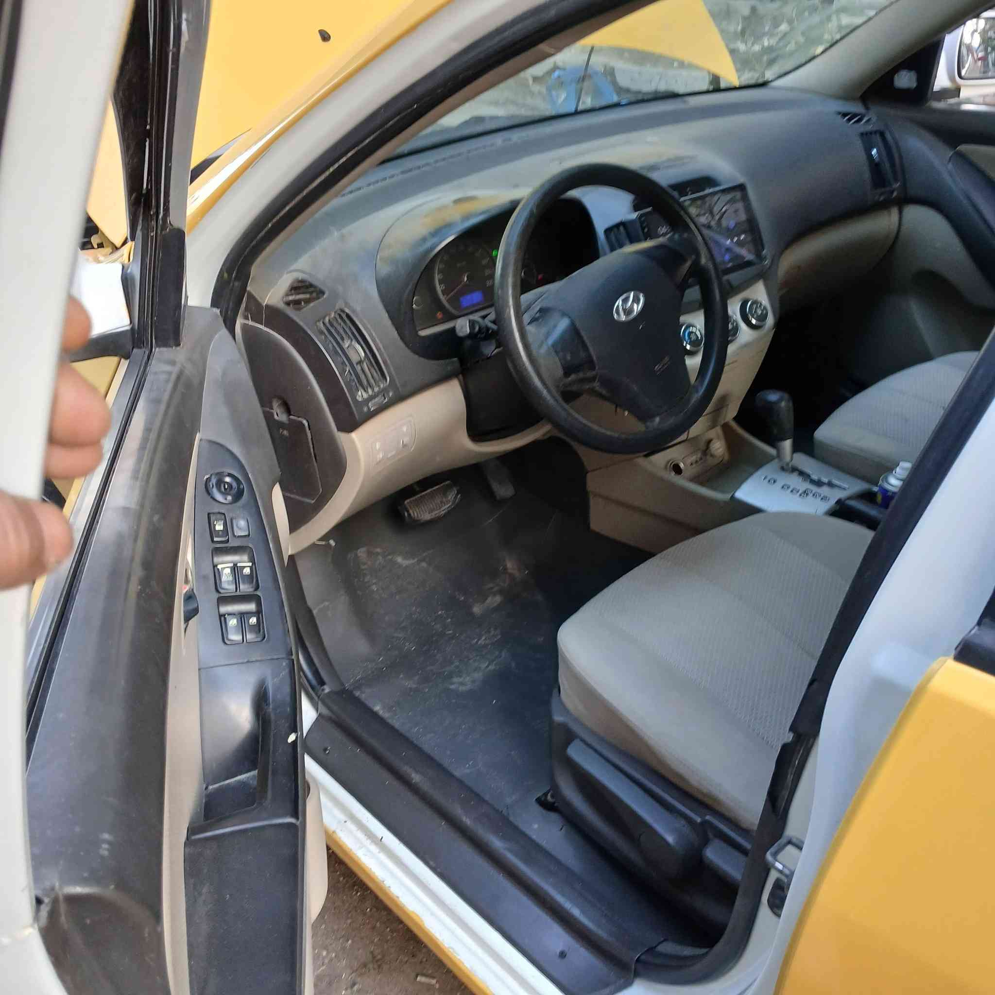 السلام عليكم للبيع الانتره ٢٠٠٩خليجي رقم بغداد بسمي محرك ١٦٠٠دكشن عالي تعمير جديد بيها حادث جاملغ خلفي بدون حوض اودواخل كير محرك تبريد حداديه كلها مكفوله للعلم تعمير صابغ الخارج ولداخل السعر ٩٠اوبيها شي بسيط مكاني بغداد الصالحية الدوريين للتصال *********** ترهم مراوس ويا خصوصي
