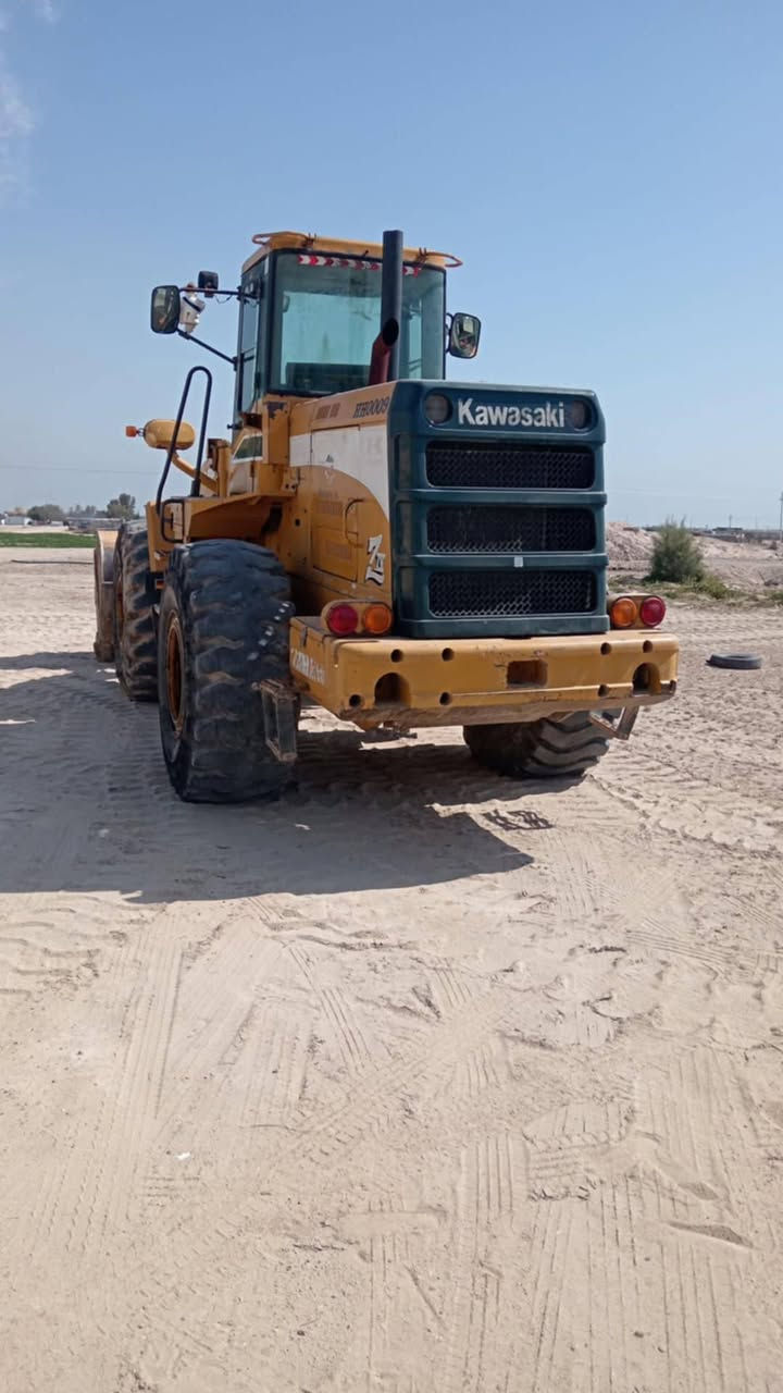 السلام عليكم ورحمة الله عيدكم مبارك وكل عام وانتم بحفظ الله ،،كاوسكي حجم 80موديل 2000رقم بصره مكينه گير واكسنات وصبغ ع الشركه محرك بالصندوك لاتنقيص ولاتبخير ولا حماوه السعر 4دفاتر ومن الله التوفيق هـ***********
