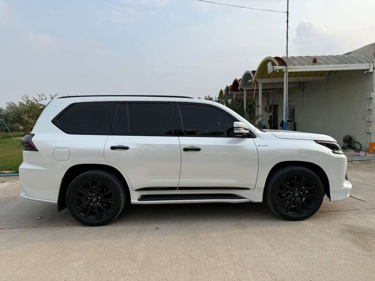 سلام عليكم لكزز كورا داخل ماروني كفاله عامه مخلفه ppfسنويه تضليل ماشيه ٩٢الف مكان السياره بصره السعر 810وبيه مجال***********
***********
