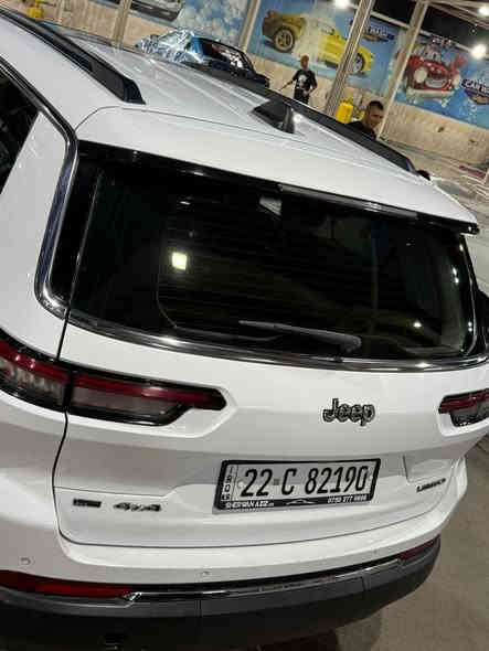 السلام عليكم 
للبيع جيب كراند شيروكي 2021 رقم اربيل 7 راكب ماشيه 37 الف ميل ليمتد فول الفول حادثه جدا بسيط بدون ايرباك فقط خشم البنيد السياره كامله من كلشي بدون نقص ابدا السياره وكاله من شركه شيروان  السعر 32 الف دولار وبيه مجال مكان السياره بغداد زيونه الي يحب يستفسر الاتصال ع رقم *********** ومن الله التوفيق
