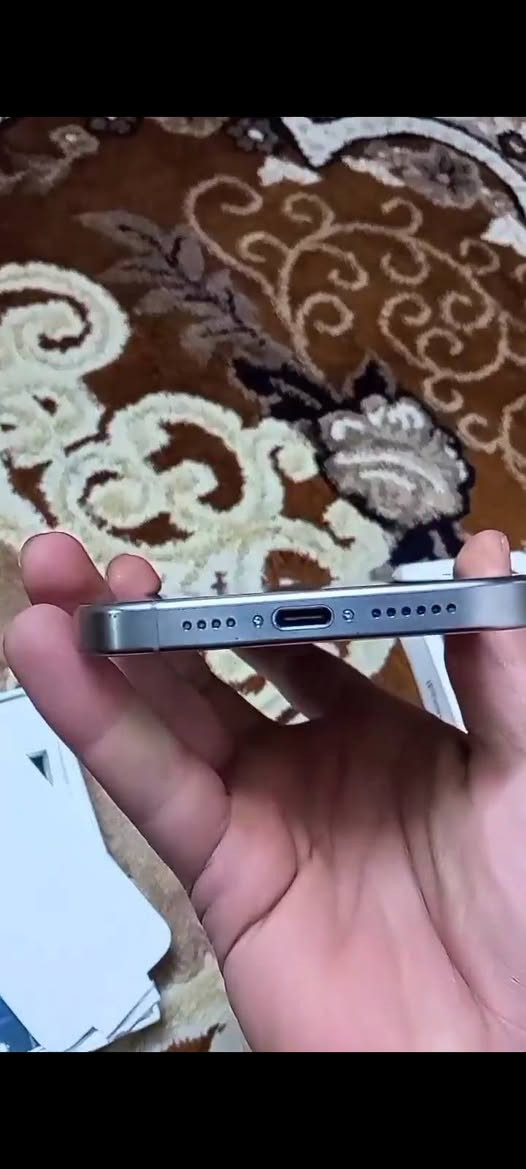 السلام عليكم ايفون 15 برو ماكس
للبيع مقفول ايكلود 
الجهاز كامل هوه وكارتونه شرق اوسط الله شاهد جهاز نظيف 
ضايع الايكلود مني ذاكرة 256 بطاريه 87 الجهاز شخط مابي 
للبيع او المراوس مكاني الدورة / ***********
