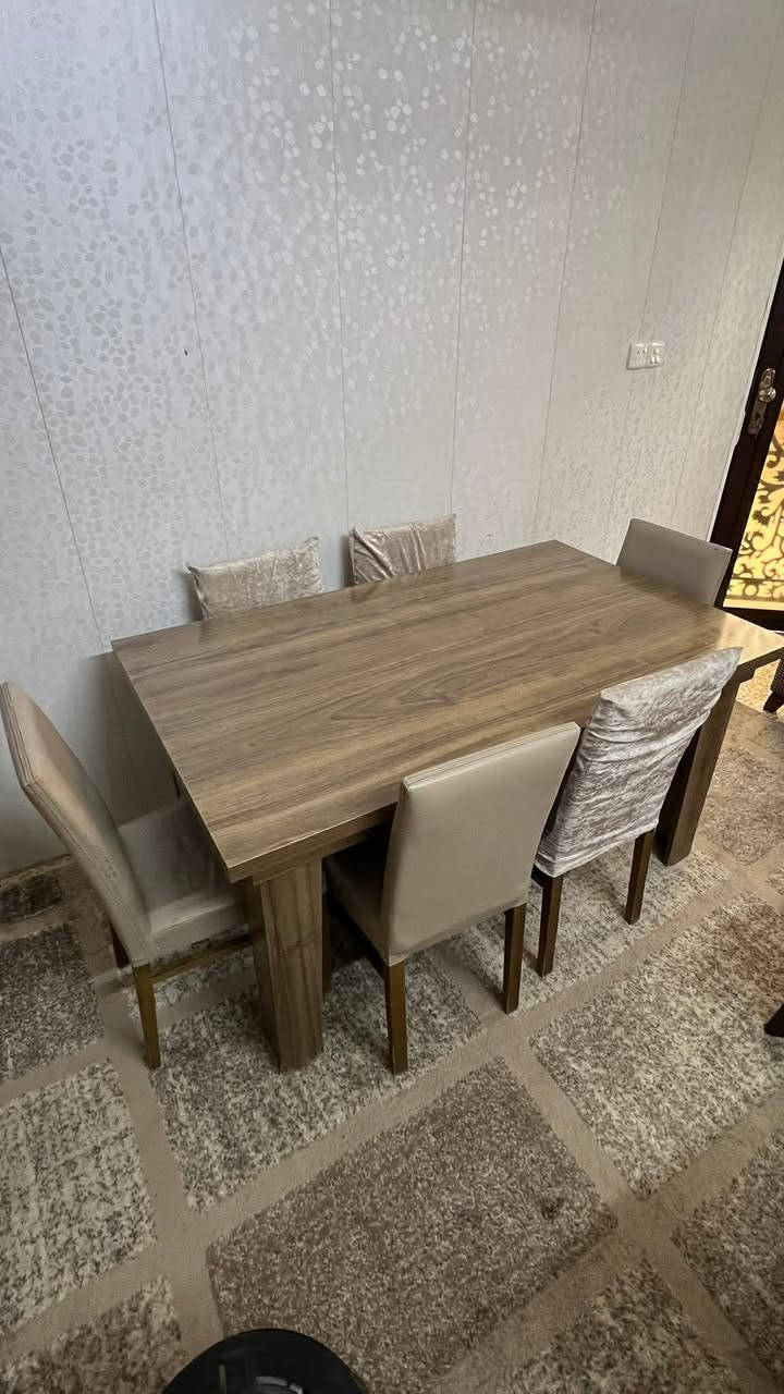 ميز طعام  مع ٦ كراسي طول متر ونص وعرض ٩٠  نظافتهم فوق الوسط   سعر 125 الف واي استفسار عل خاص


**إذا كنت صاحب هذا الإعلان وتريد حذفه لأي سبب، رجاءا أرسل رسالة إلى الدعم الفني**