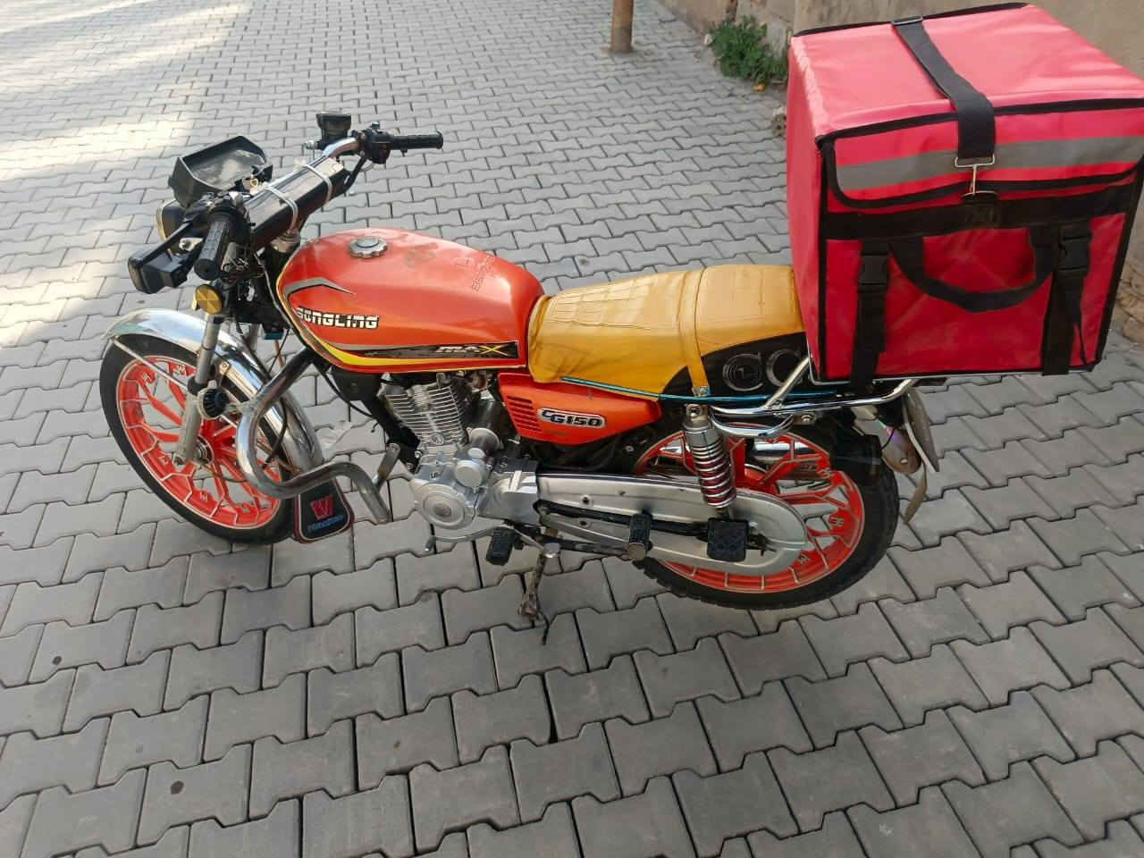 سلام عليكم
دراجه ايراني سولنك سيفان 2024 
5 كير 150 cc 
محرك خير من الله شلعه معدل 
محرك بي خيط مال تبخير مامبين خلاص 
دراجه كهربائيات جديده 
تايرات امامي جديد 
تايرات خلفي جديد 
هورن جديد
منضومه زنون داخليه
بصمه تشغيل عن بعد 
اوراق كامله 
دراجه كبل للشارع ربع مذب عليه 
العنوان بغداد الطارميه
للتواصل *********** بي واتساب 
الخاص مفتوح
