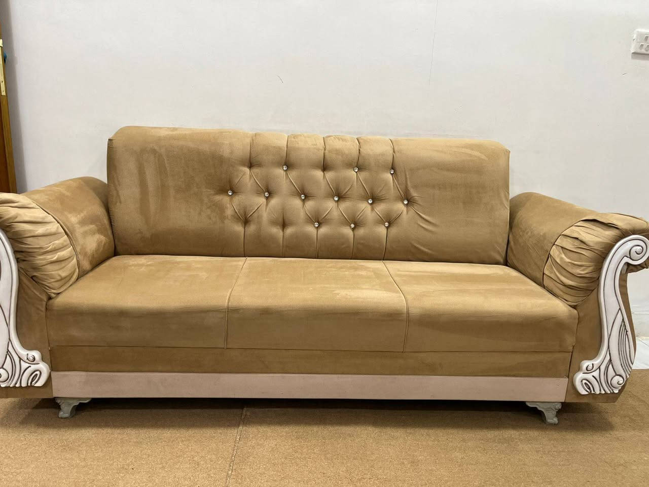 تخم للبيع بسعر ١٧٥ مابي ضرر في الحريهرقم ***********
