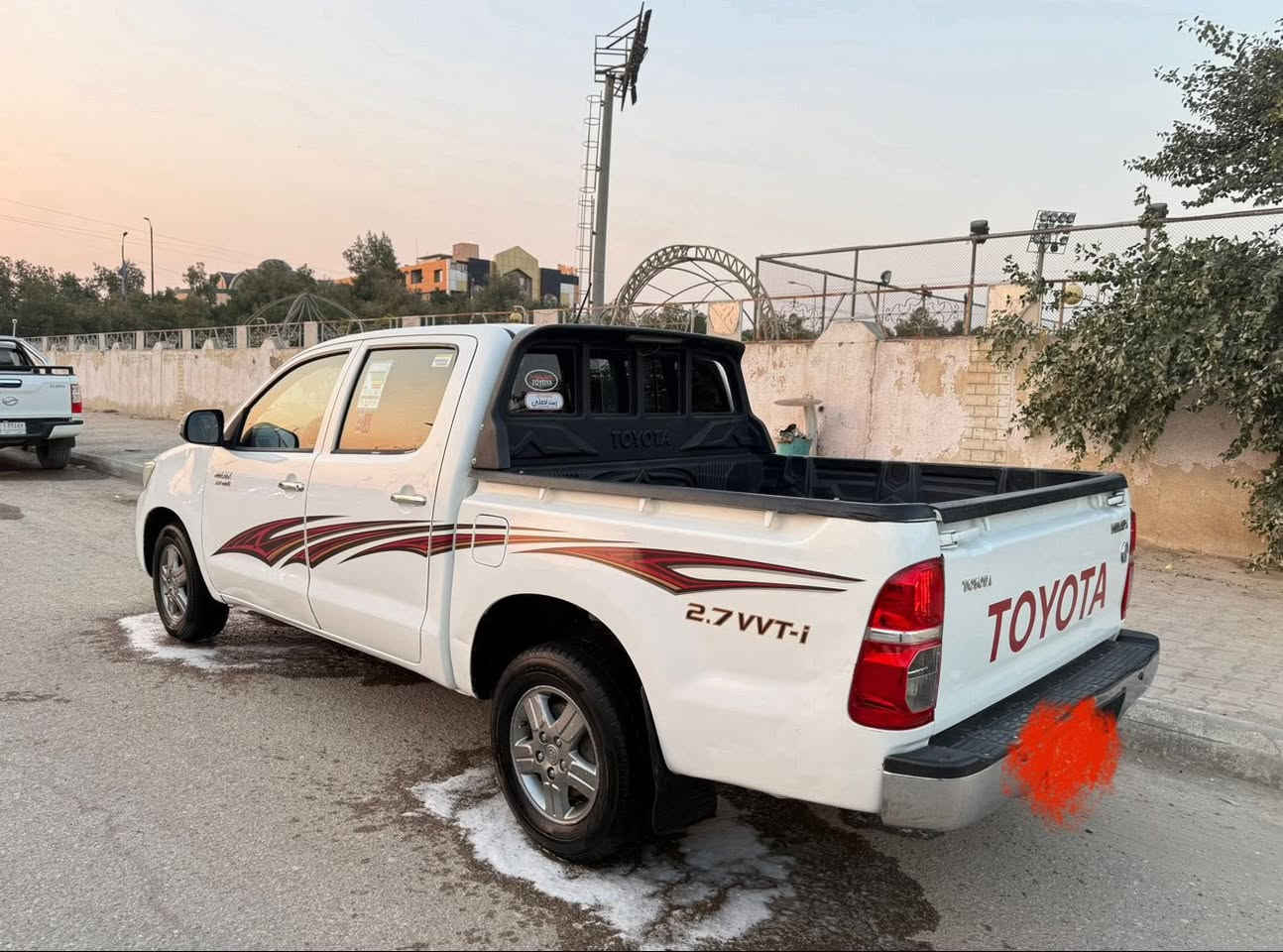 سلام عليكم تيوتا هايلوكس البيع موديل 2014 سياره فول اوتماتيك جاهزه كير محرك حداديه تخم تاير تبريد جاهزه سياره جديد بيه رش صبغ موضح بل منشور ولباقي مكفول السعر 198 وبيه مجال المكان السماوه الاستفسار ***********
