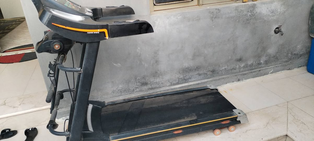 جهاز جري مستعمل نظيف مكلف بنشر
العنوان بغداد المدائن اتصال على رقم ***********
