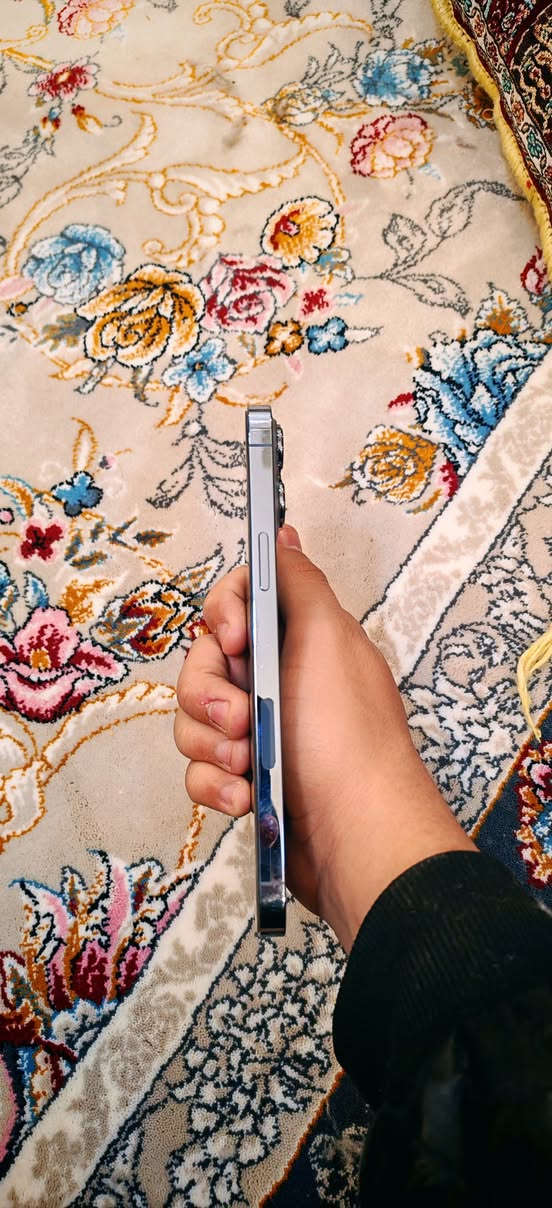 سلام عليكم ايفون 13برو ماكس امريكي نضافه شوفت عينك مكفول كفاله عامه من الفتح وكلشي بطاريه 89 العماره حي العسكري ***********او خاص
