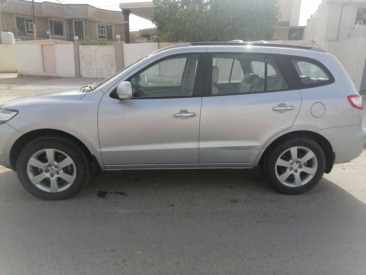 هونداي سنتافي للبيع
موديل 2009 

مكينة 6 سلندر 2700

7 راكب 

3 قطع تبريد 

السيارة مكفولة كفالة عامة من الصبغ والمعجون 
بيه فقط بارد بالاماكن الموضحة بصورة السونار

المواصفات المعروفة لهل الموديل تحكمات ستيرن بانوراما اشاير بالمري

السيارة بأسمي رقمه بغداد مشروع وطني
مكان السيارة الحلة المركز
السعر 138

للاستفسار 
***********
