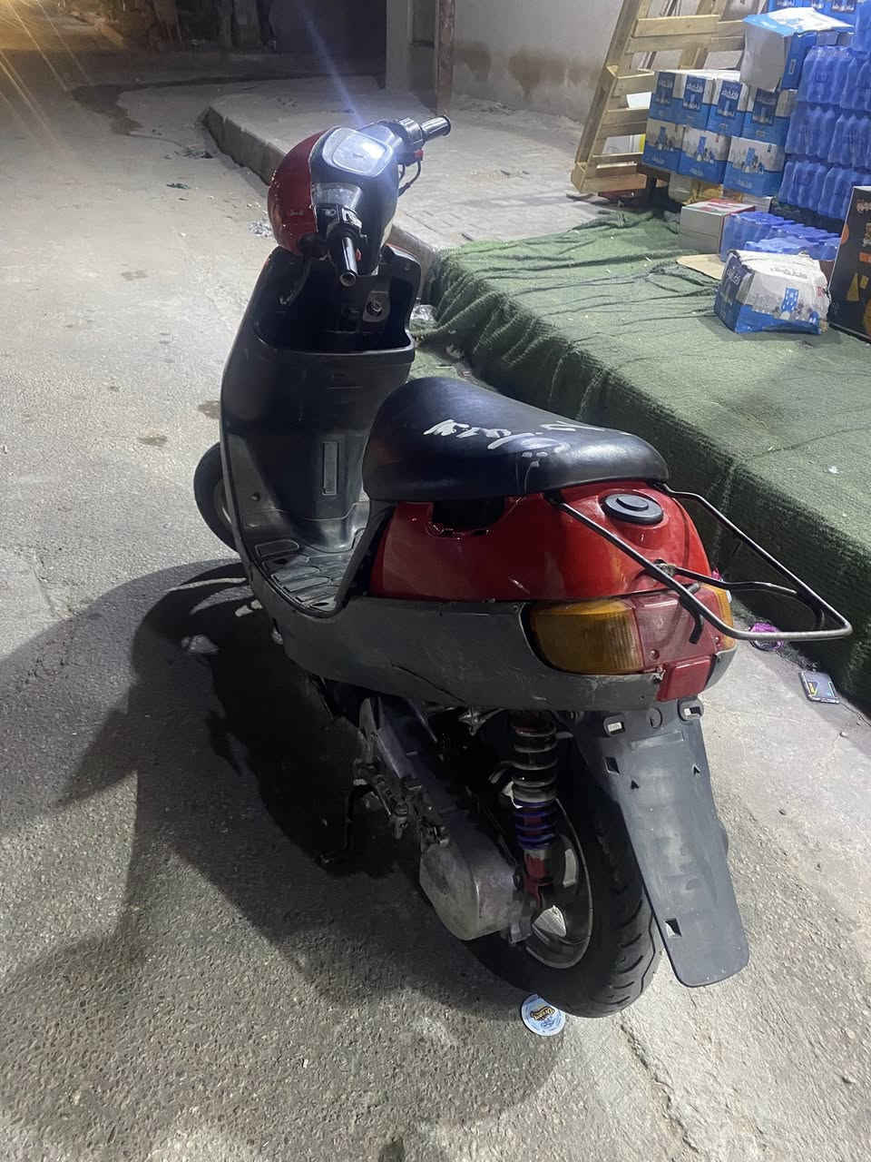 سلام عليكم 
دراجه بطه للبيع 
كله شغال باتري جديد لايت هورن بگ لايت 
سعره ١٧٥ وبيه مجال بسيط
مكاني كربلاء حي المهندسين
رقم ***********
