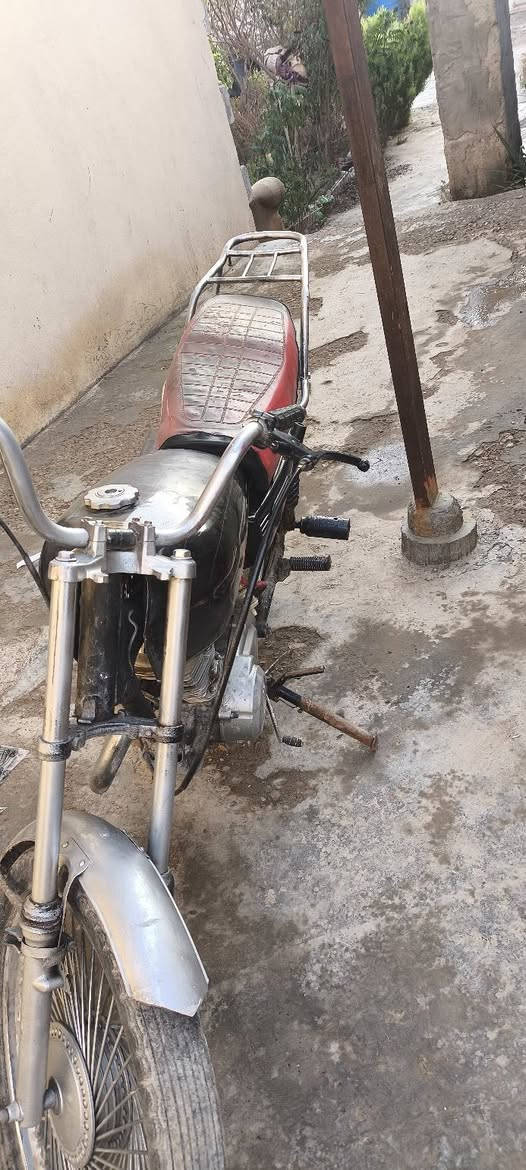 سلام عليكم دراجه ايراني ارشه كلك دراجه كايمه عاوزه بس بوشه الغاراض وياهه ولفات وبستم وكازكيت عاوزه بس بوشه فقط سعر130بيه مجال رقم التلفون ***********
