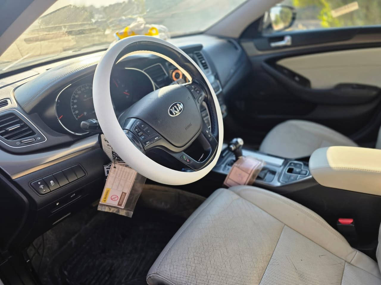 كيا كادنزا 2016
فول مواصفات vip
برده كهرباء 
سايدي بريك بصمه 
كشن ذاكره
حساس امامي خلفي
كشنات تدفئه تبريد 
وبعد بيهه هوايه مواصفات 
كفاله عامه من الصبغ والبارد 
ماشيه 165 كيلو متر
السعر 170 وبيهه مجال بسيط

الاتصال بالرقم -‭0770 222 6276‬
