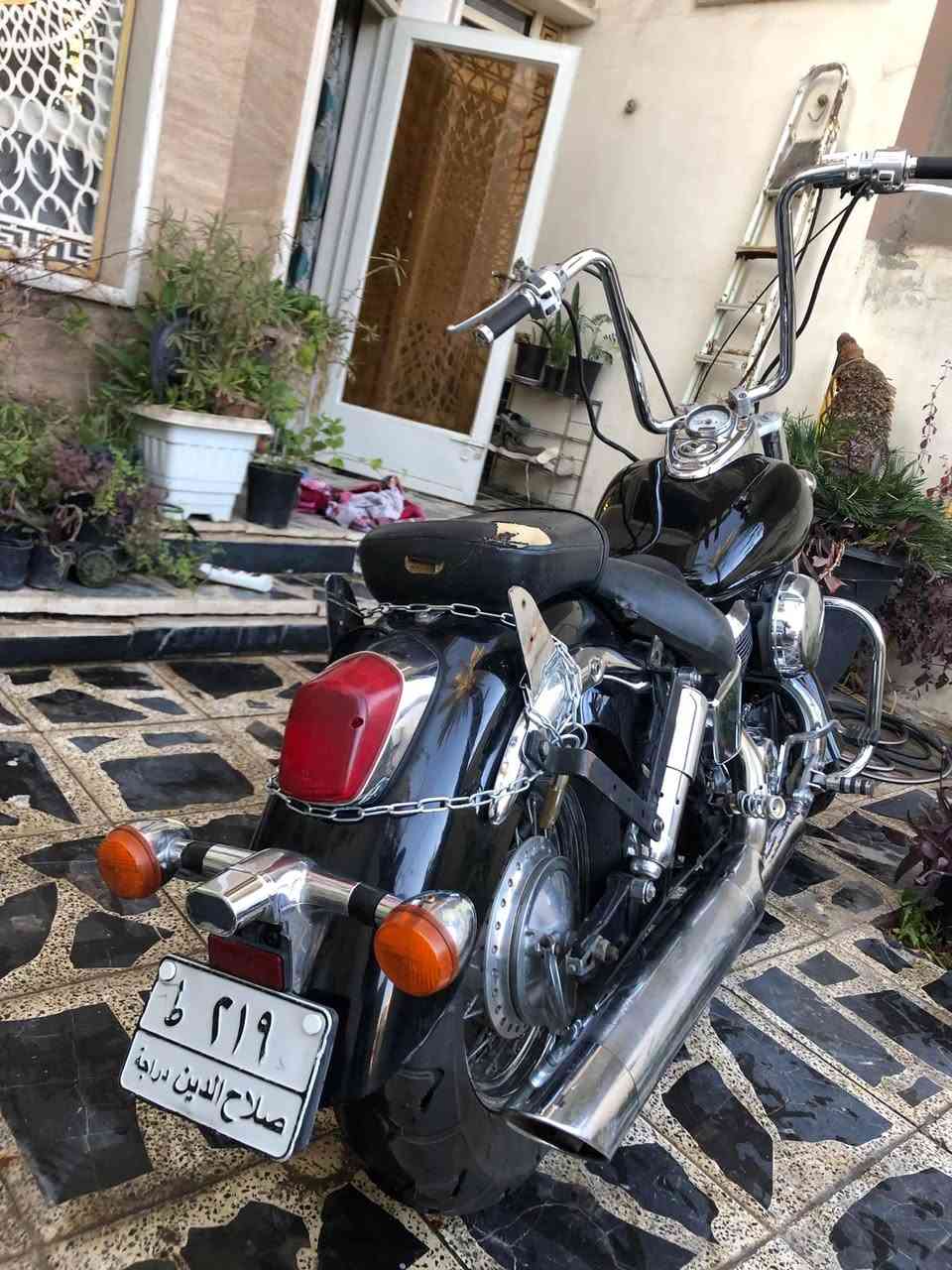 **للبيع بداعي الاستعجال: أرخص شادو 400 بالعراق! 🏍️**
فرصة للشباب ومحبي الكلاسيك، دراجة **هوندا شادو (Shadow)** بحالة ممتازة ومواصفات مميزة، والسعر محروق للبيع السريع.
**المواصفات:**
 *المحرك:** 400 CC (قوة وعزم يناسب المدينة والخطوط الطويلة).
 * الرقم:** مميز (219).
 * الموديل:** كلاسيك (Classic) - لعشاق الفخامة والأناقة.
 * الحالة:** الدراجة جاهزة ومشتغلة، تحتاج ترتيبات بسيطة .
السعر 19 ورقة فقط** (السعر نهائي وأرخص شادو بهذا المواصفات في العراق، والسعر مخفض لغرض البيع السريع).
**ملاحظة:** البيع مستعجل جداً، والأولوية لمن يتصل أولاً.
📍 **المكان:** بغداد العامرية .
📞 **للاستفسار والتواصل:** [***********]
