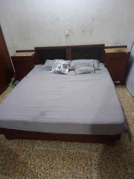 غرفة نوم مستعملة للبيع السعر ٢٥٠الف داخل خارج صاج مكان البياع ***********
