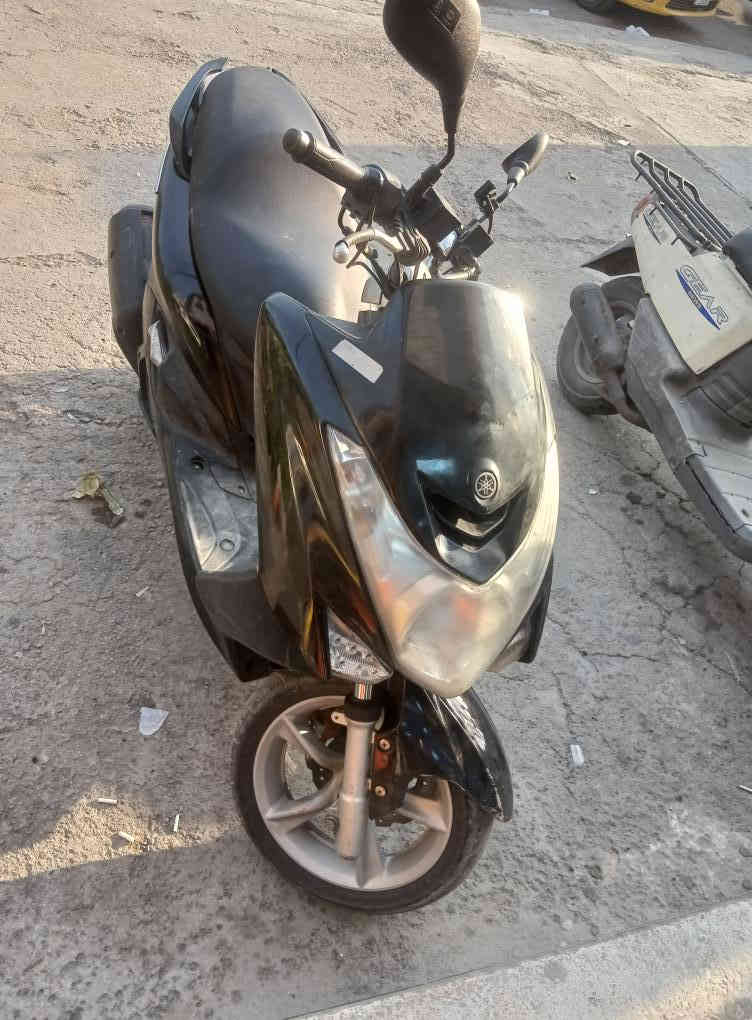 سلام عليكم دراجه للبيع دراجه مكينه كفاله نضافه الكفرات ٨٠ بلميه تايرات جدد دسكات جدد شلعه معدل مكينه خرسه الدراجه ناعمه كلش وكلش نضيفه الله شاهد للبيع السعر ٩ونص وبيها مجال حك الجيه  مكاني بغداد الشعب حي التجار ***********
