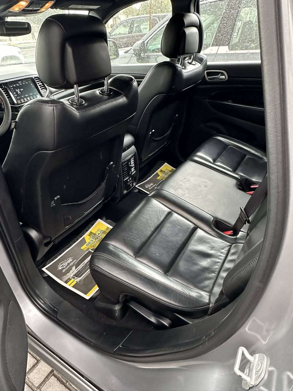 Jeep Grand Cherokee Limited 2021 Silver 3.6L vin:
بدون حادث 
تشغيل بصمة   السعر22500$
جنطة كهرباء
ويل 20 
حساس خلفي 
كامرة360
كراسي جلد
4*4
تحكم مقود
وباقي المواصفات الاخرى لاستفسار ‭٠٧٧١ ٢٤٣ ٠٤٧٨‬
