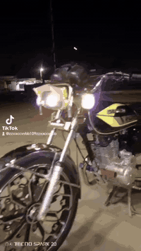 السلام عليكم البيع درجه مديل 24
محرك 200 اوراق سعر درجه 825 وبي مجال
 الطيبين الحب يتصل هاذه رقمي ***********
