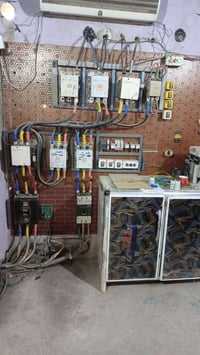 شارع عشرين • موقع للبيع • مجاز ٣٠٠