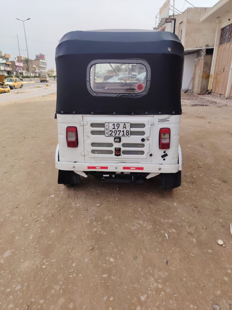 سلام عليكم تك تك موديل 2020 لون ابيض تك تك مرقمه رقم كربلاء هزه جديده  ارقام انكليزي ماعليه غرامات تك تك نضيفه و مرتبه ع ايدي ما ناقصه شي. كبل للشارع مكينه كير اكسل كله نضيف سعرها 6500  عنوان بغداد العبيدي حي الرئاسه ***********
