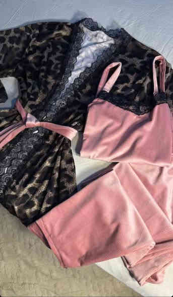 تراك قديفة تركي 
ثلاث قطع  ومتوفر عده الوان 
وكل هل جمال سعر 15الف فقط 
للاستفسار واتساب ***********
