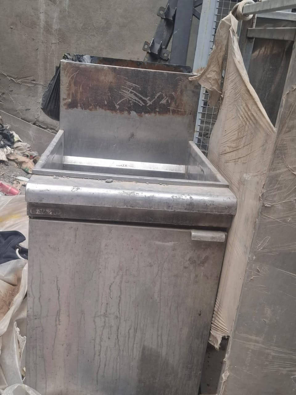 غراض مطعم للبيع استخدام قليل 
***********
