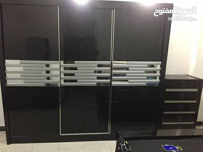 منطقة الاربعمية
***********
***********
***********
بناية ركن الشارع الخدمي مال جسر الجادرية جديدة كل طابق شقة 60م هول ، مطبخ حمام غرفة نوم كبيرة،سقف ثانوي سيراميك،زجاج مضلل.. 
الشقة تحتوي على:-
غرفة نوم تركي سلايد و ستائر
كاونترات المنيوم وديوان صغير تركي.
سبالت عدد 2 LG و مبردة ومراوح.
ماطور ماء خط مولد سخان وانارة ليدات.
ثلاجة LG تلفزيون LED غسالة طباخ قنينة.
ترهم سكنية تجارية  الاجار الشهري 650الف.
 للتواصل .

***********
***********
*********** بغداد, العراق
