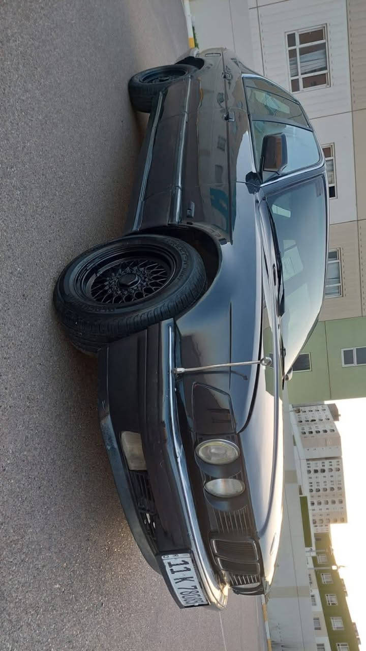 للبيع bmw
 محرك v6 مفتوح
 كير سلس وكل مشكله مابيه 
حداديه جديده 
٥ تايرات جدد ٥ويل كب خليه
عده الشركه موجوده 
سلايت شغال طكتين 
كيجات شغاله
كهربائيات شغاله
كشنات جلد بلاديه
تبريد قطعتين شغال 
للعلم السياره مشتركه بمسلسل والها فديوات 
اي استفسار اسال علعام واجاوبك او اتصل *********** المدائن, بابل
